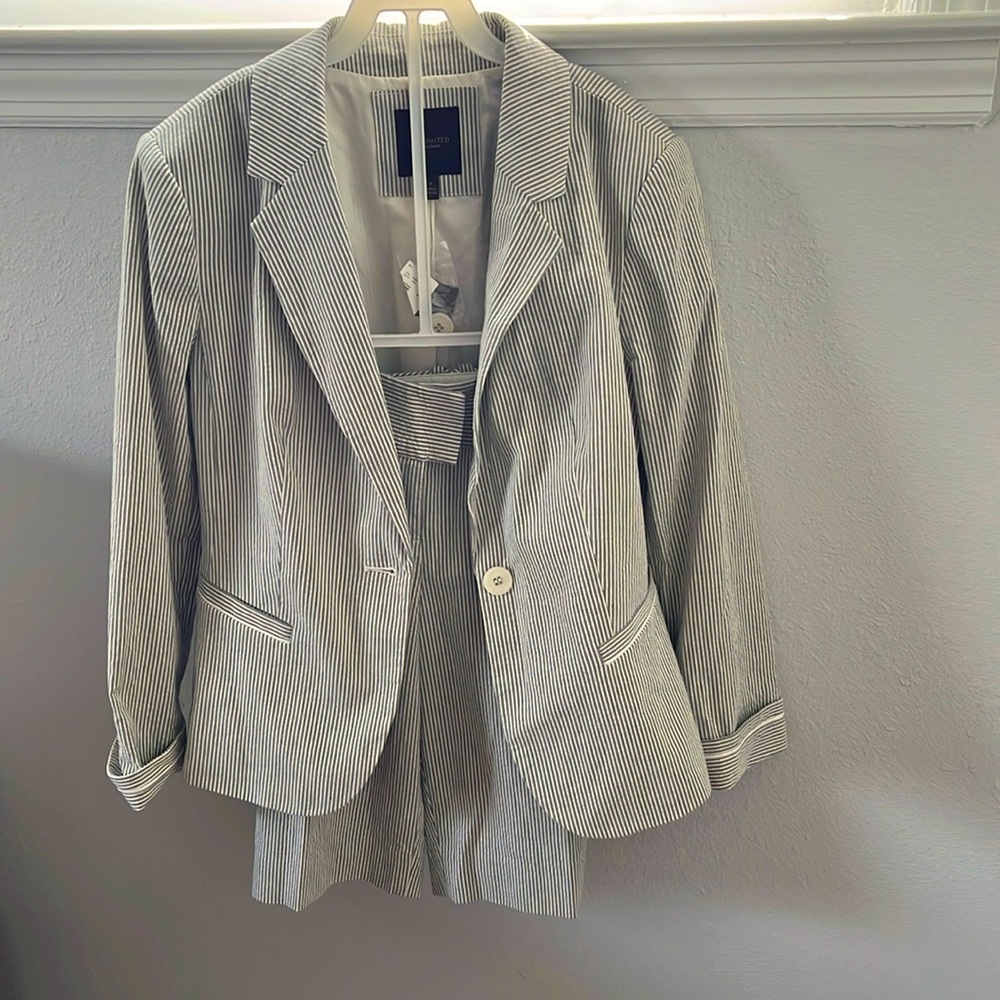 New with tags. Never worn. Seersucker 3 piece suit by The Limited-size 4